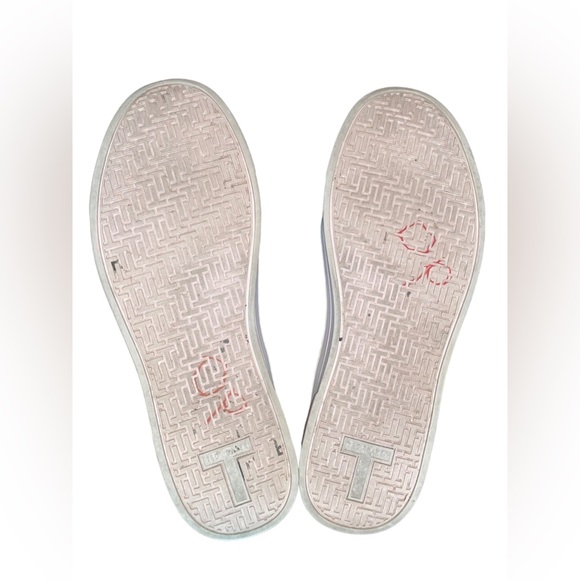 Ted Baker satin floral print lace up sneaker shoes. Size 9. EUC. - Picture 8 of 8